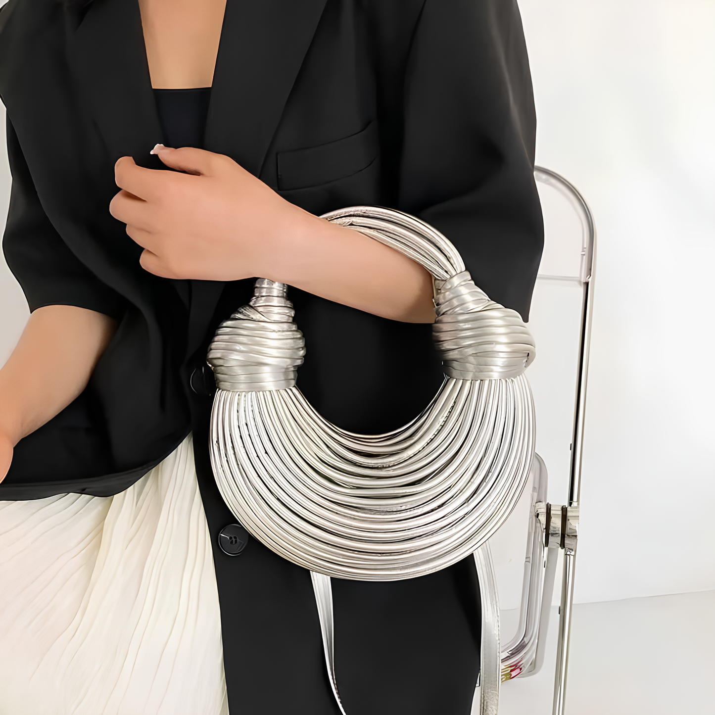 Le Sac à Main Sculptural – Élégance et Originalité
