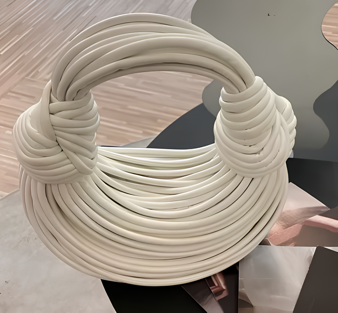 Le Sac à Main Sculptural – Élégance et Originalité
