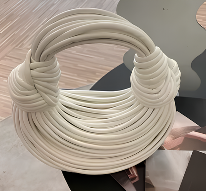 Le Sac à Main Sculptural – Élégance et Originalité
