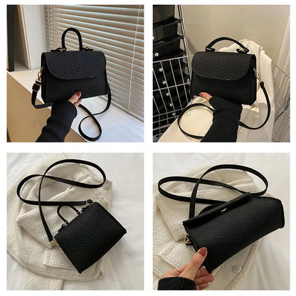 Petit sac à main en cuir texturé noir avec motif écailles